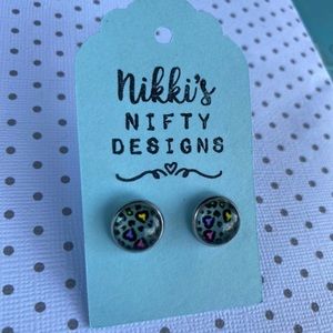 Glass cheetah print hypoallergenic stud earrings